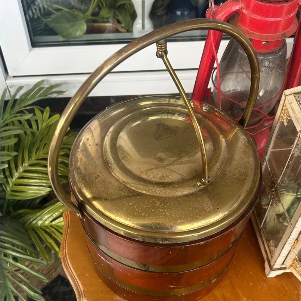 ANTIQUE WOOD & BRASS ICE BUCKET